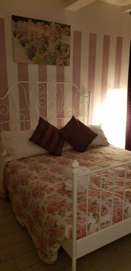Dolci Notti Di Maga Cacao Bed & Breakfast Чивитанова Марке Екстериор снимка